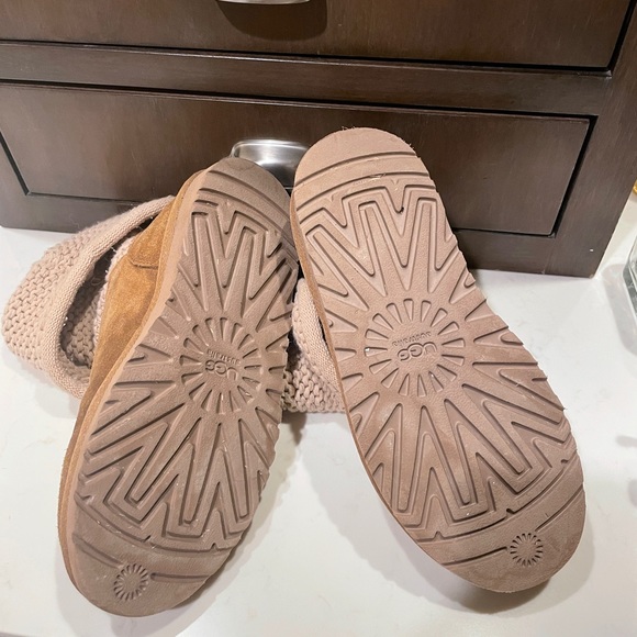 Ugg boots with sweater fold over top - Picture 7 of 10